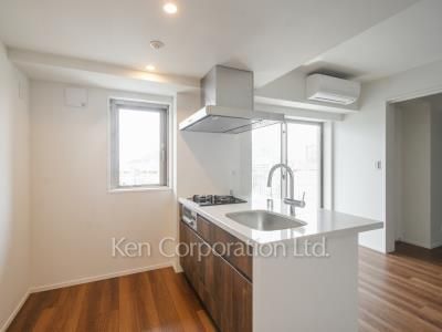 Kitchen ※Photo of the same layout on 6 floor. Decoration and fixture may differ.