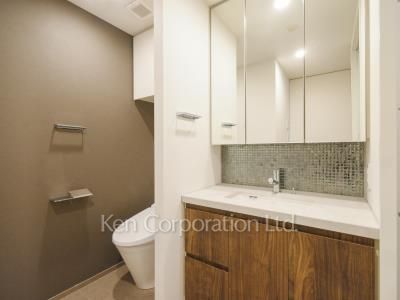 Powder Room ※Photo of the same layout on 6 floor. Decoration and fixture may differ.