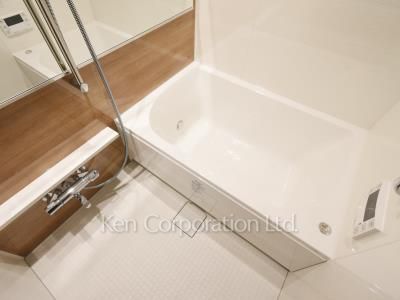 Bath ※Photo of the same layout on 6 floor. Decoration and fixture may differ.