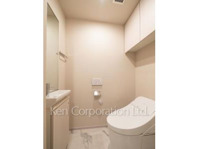 Lavatory ※Photo of the same layout on 4 floor. Decoration and fixture may differ.