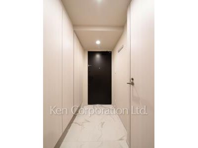 Entrance ※Photo of the same layout on 4 floor. Decoration and fixture may differ.