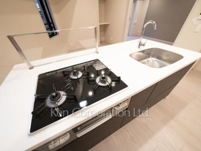 Kitchen ※Photo of the same layout on 4 floor. Decoration and fixture may differ.