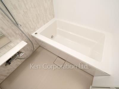 Bath ※Photo of the same layout on 4 floor. Decoration and fixture may differ.