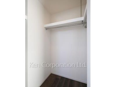 Walk-In Closet ※Photo of the same layout on 8 floor. Decoration and fixture may differ.