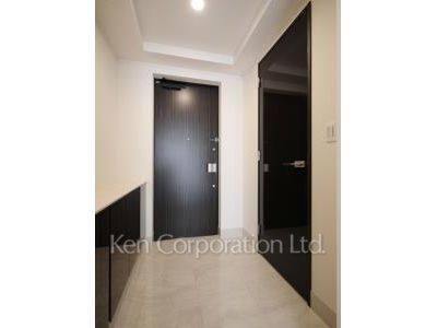 Entrance ※Photo of the same layout on 8 floor. Decoration and fixture may differ.