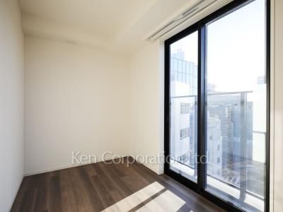Bedroom ※Photo of the same layout on 8 floor. Decoration and fixture may differ.