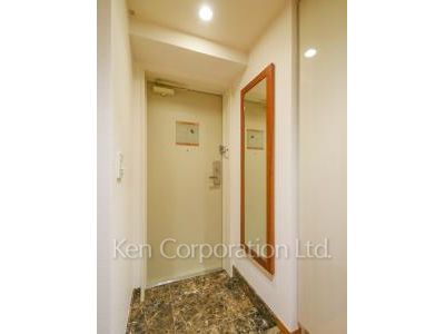 Entrance ※Photo of the same layout on 9 floor. Decoration and fixture may differ.