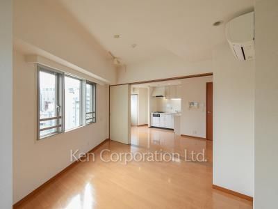Bedroom ※Photo of the same layout on 9 floor. Decoration and fixture may differ.