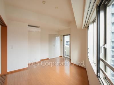 Bedroom ※Photo of the same layout on 9 floor. Decoration and fixture may differ.