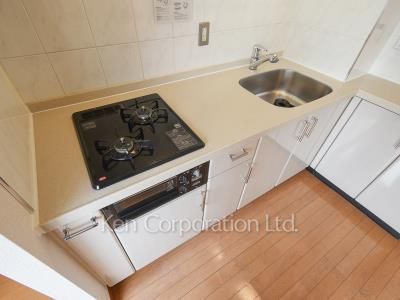 Kitchen ※Photo of the same layout on 9 floor. Decoration and fixture may differ.