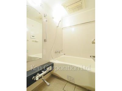 Bath ※Photo of the same layout on 9 floor. Decoration and fixture may differ.