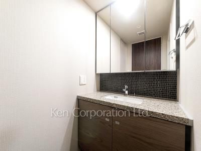 Powder Room ※Photo of the same layout on 15 floor. Decoration and fixture may differ.