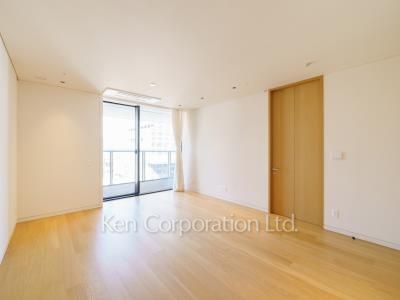 Living-Dining ※Photo of the same layout on 13 floor. Decoration and fixture may differ.