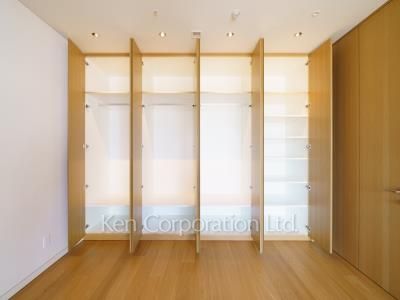 Closet ※Photo of the same layout on 13 floor. Decoration and fixture may differ.