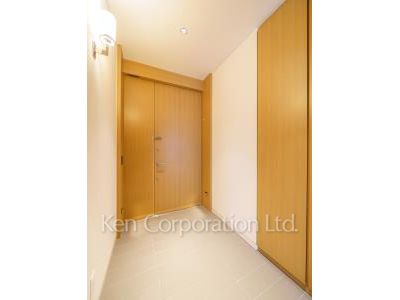 Entrance ※Photo of the same layout on 13 floor. Decoration and fixture may differ.