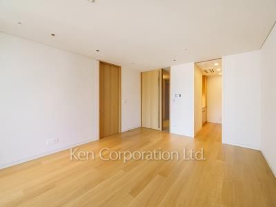 Living-Dining ※Photo of the same layout on 13 floor. Decoration and fixture may differ.