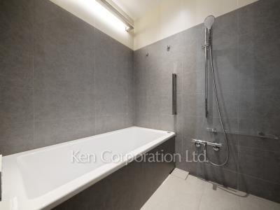 Bath ※Photo of the same layout on 13 floor. Decoration and fixture may differ.
