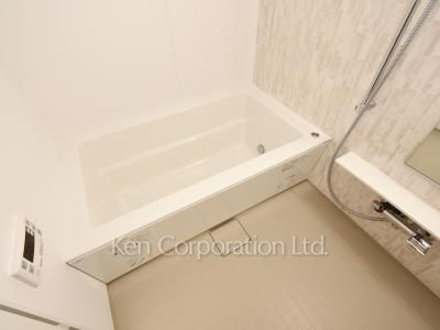 Bath ※Photo of the same layout on 15 floor. Decoration and fixture may differ.