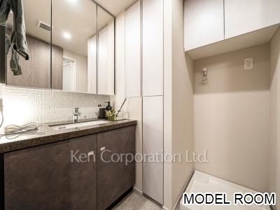 Powder Room ※Staged Unit ※Photo of the same layout on 14 floor. Decoration and fixture may differ.