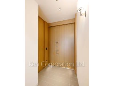 Entrance ※Photo of the same layout on 16 floor. Decoration and fixture may differ.