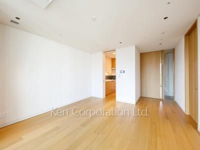 Living-Dining ※Photo of the same layout on 16 floor. Decoration and fixture may differ.