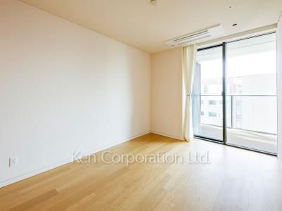Master Bedroom ※Photo of the same layout on 16 floor. Decoration and fixture may differ.