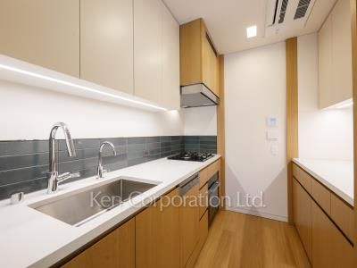 Kitchen ※Photo of the same layout on 16 floor. Decoration and fixture may differ.