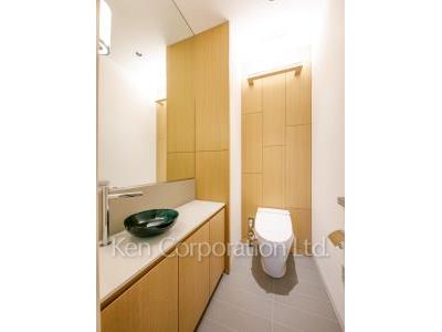 Lavatory ※Photo of the same layout on 16 floor. Decoration and fixture may differ.