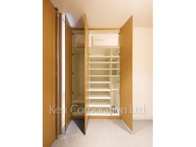 Closet ※Photo of the same layout on 16 floor. Decoration and fixture may differ.