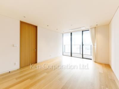 Living-Dining ※Photo of the same layout on 16 floor. Decoration and fixture may differ.
