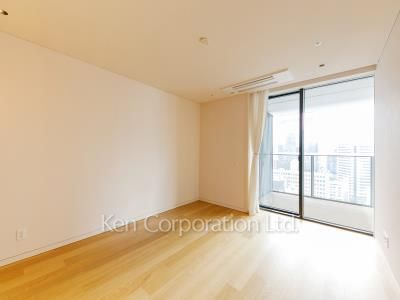 Bedroom ※Photo of the same layout on 16 floor. Decoration and fixture may differ.