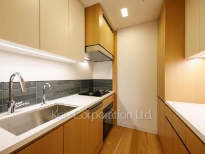 Kitchen ※Photo of the same layout on 16 floor. Decoration and fixture may differ.