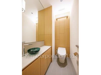 Lavatory ※Photo of the same layout on 16 floor. Decoration and fixture may differ.