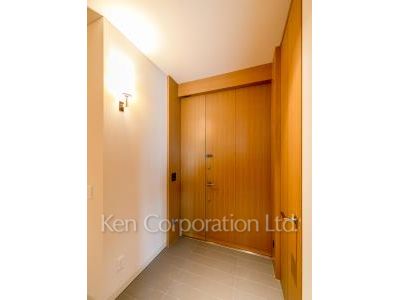 Entrance ※Photo of the same layout on 32 floor. Decoration and fixture may differ.