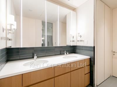 Powder Room ※Photo of the same layout on 32 floor. Decoration and fixture may differ.
