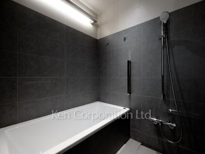 Bath ※Photo of the same layout on 32 floor. Decoration and fixture may differ.