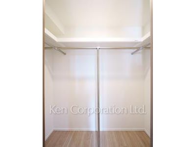 Walk-In Closet ※Photo of the same layout on 12 floor. Decoration and fixture may differ.