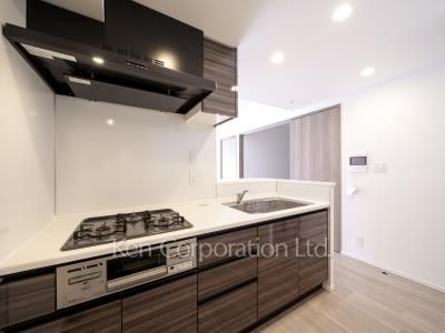 Kitchen ※Photo of the same layout on 12 floor. Decoration and fixture may differ.