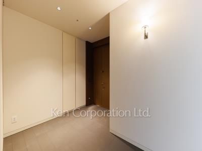 Entrance ※Photo of the same layout on 33 floor. Decoration and fixture may differ.