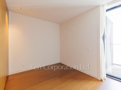 Bedroom ※Photo of the same layout on 33 floor. Decoration and fixture may differ.