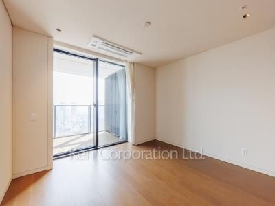 Bedroom ※Photo of the same layout on 33 floor. Decoration and fixture may differ.