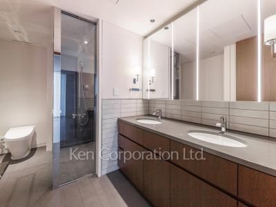 Powder Room ※Photo of the same layout on 33 floor. Decoration and fixture may differ.