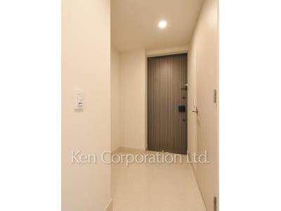 Entrance ※Photo of the same layout on 5 floor. Decoration and fixture may differ.