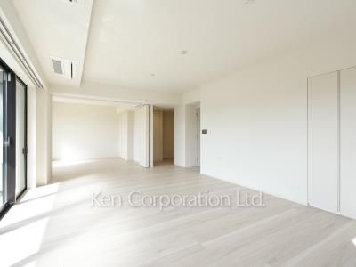 Living-Dining ※Photo of the same layout on 5 floor. Decoration and fixture may differ.