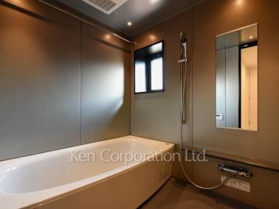 Bath ※Photo of the same layout on 5 floor. Decoration and fixture may differ.