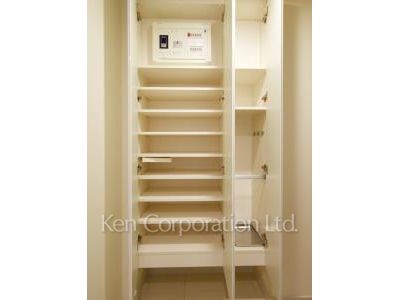 Shoes Closet