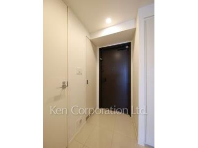 Entrance ※Photo of the same layout on 5 floor. Decoration and fixture may differ.