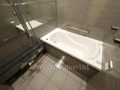 Bath ※Photo of the same layout on 5 floor. Decoration and fixture may differ.