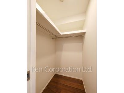 Walk-In Closet ※Photo of the same layout on 5 floor. Decoration and fixture may differ.