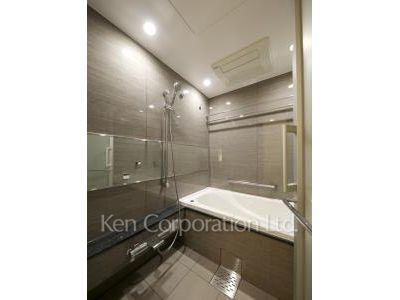 Bath ※Photo of the same layout on 5 floor. Decoration and fixture may differ.